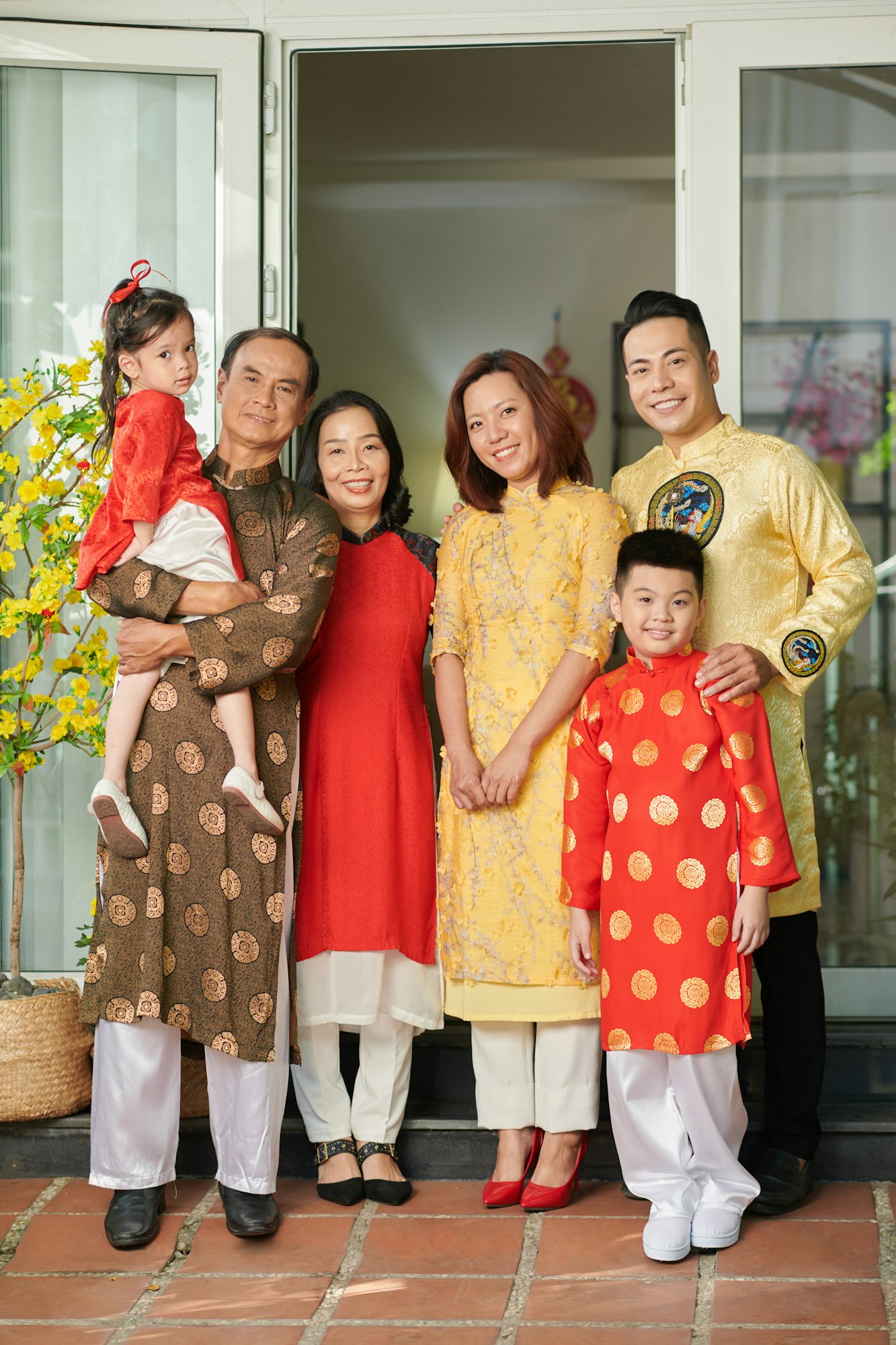 gia-dinh-viet-nam-trong-trang-phuc-ao-dai